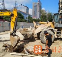 www.好屌操.com高温下的坚守｜道路建设者用汗水铺就畅通路